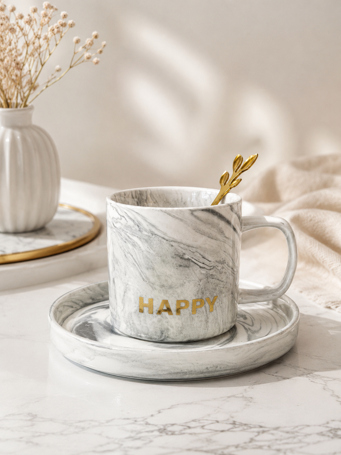 ست فنجان و نعلبکی سرامیکی طرح مرمر HAPPY همراه قاشق طلایی