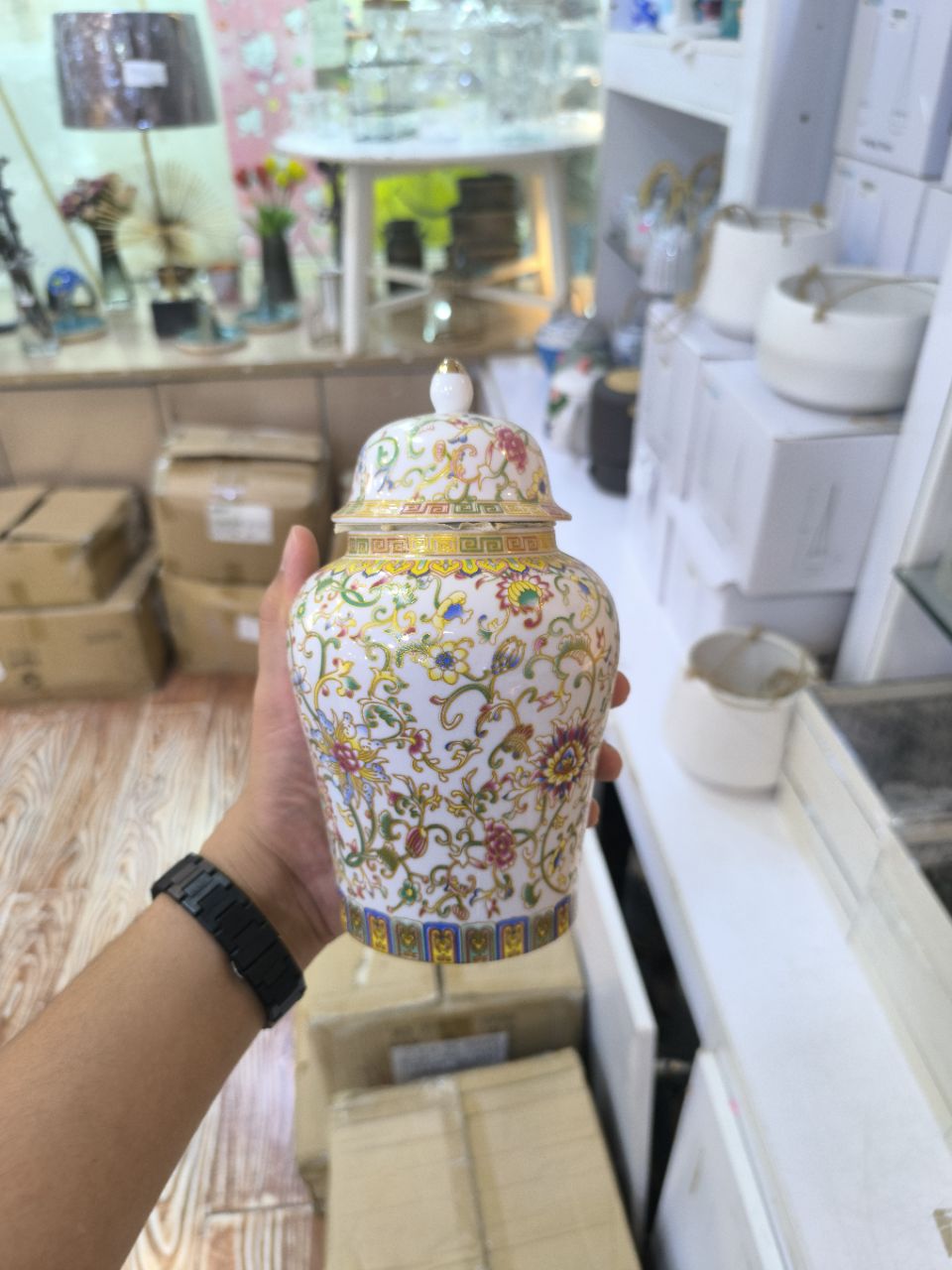 بانکه تزئینی چینی طرح گل‌وبوته درب‌دار