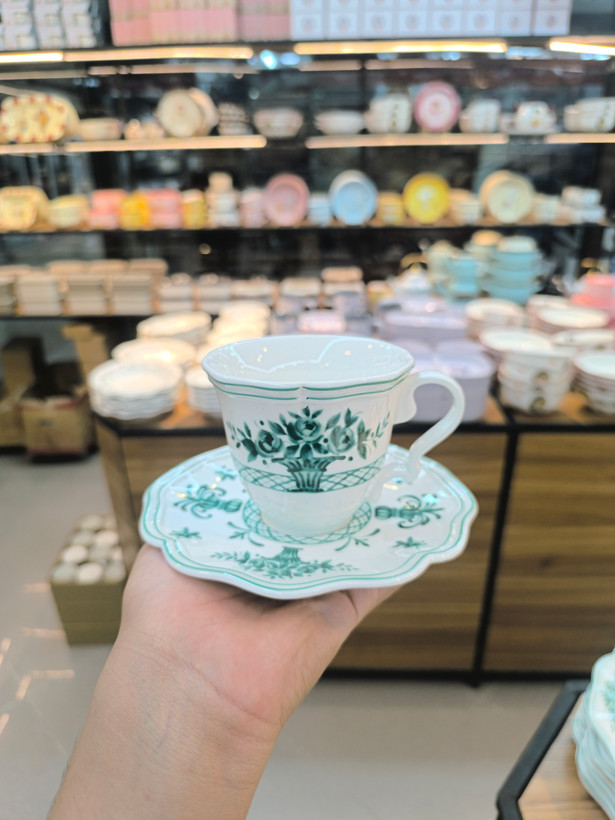فنجان و نعلبکی سرامیکی طرح گل سبز